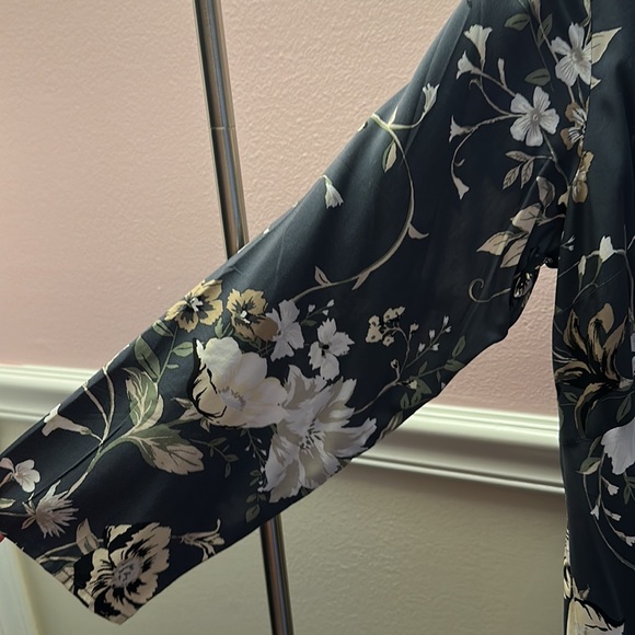 NWT Old Navy Floral Gray Maternity Shift Dress in Large - Picture 4 of 5